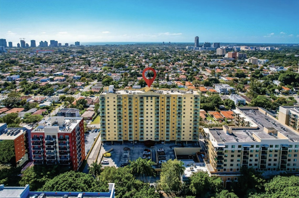 Coral Plaza Apartments